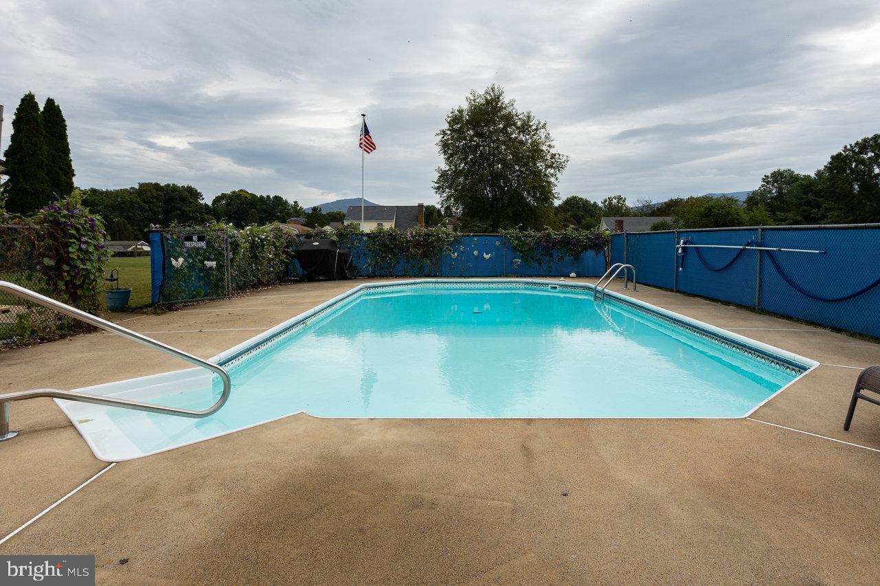 1 ROWE DR, LURAY, Virginia 22835, 3 Bedrooms Bedrooms, 10 Rooms Rooms,2 BathroomsBathrooms,Residential,For sale,1 ROWE DR,VAPA2005432 MLS # VAPA2005432