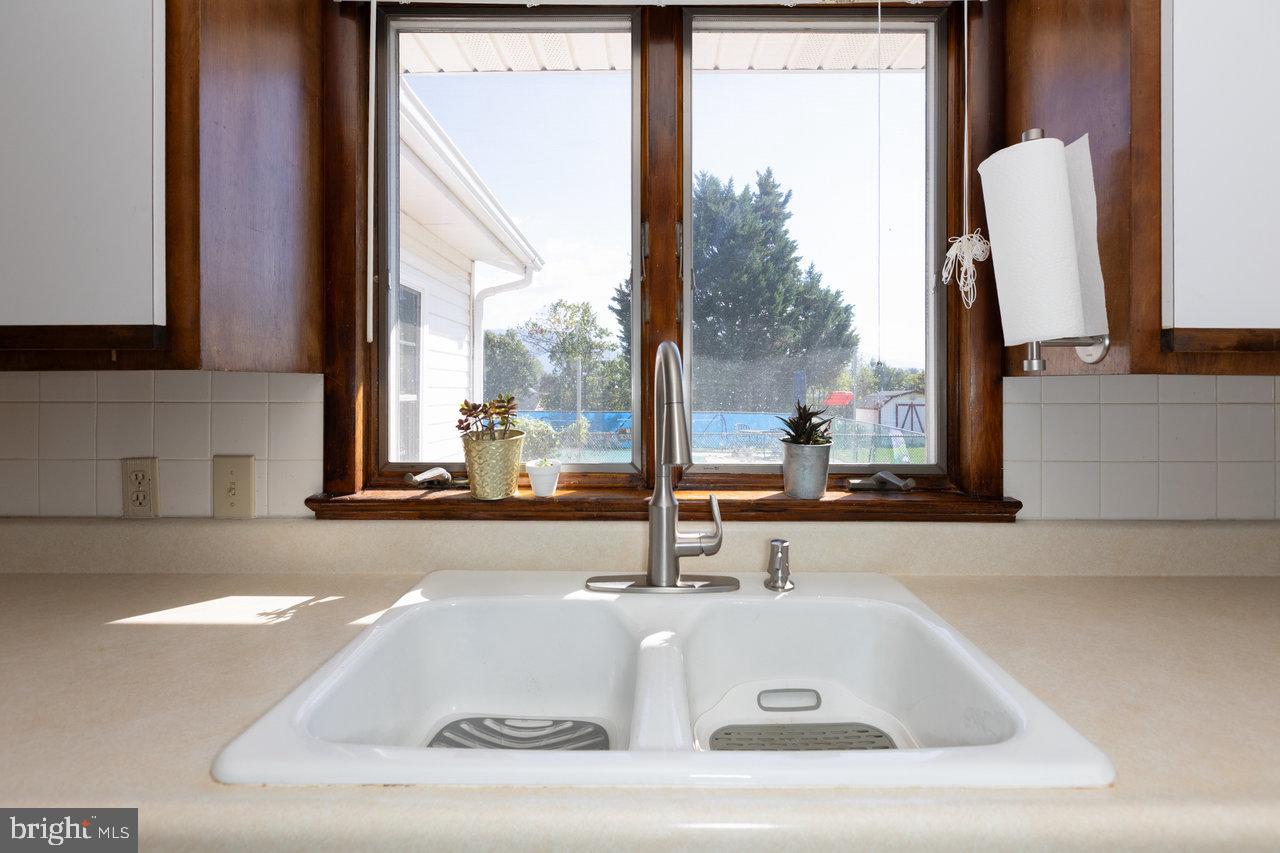 1 ROWE DR, LURAY, Virginia 22835, 3 Bedrooms Bedrooms, 10 Rooms Rooms,2 BathroomsBathrooms,Residential,For sale,1 ROWE DR,VAPA2005432 MLS # VAPA2005432