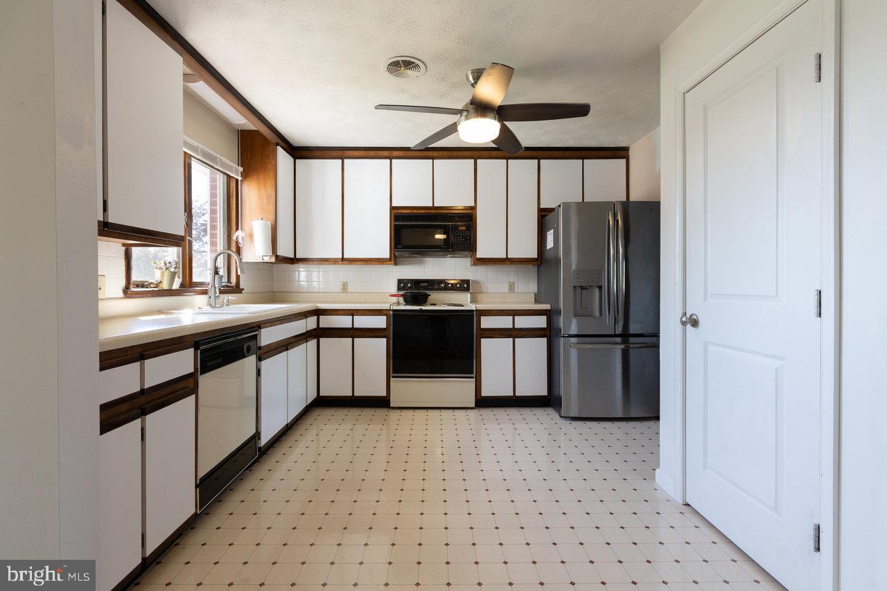 1 ROWE DR, LURAY, Virginia 22835, 3 Bedrooms Bedrooms, 10 Rooms Rooms,2 BathroomsBathrooms,Residential,For sale,1 ROWE DR,VAPA2005432 MLS # VAPA2005432