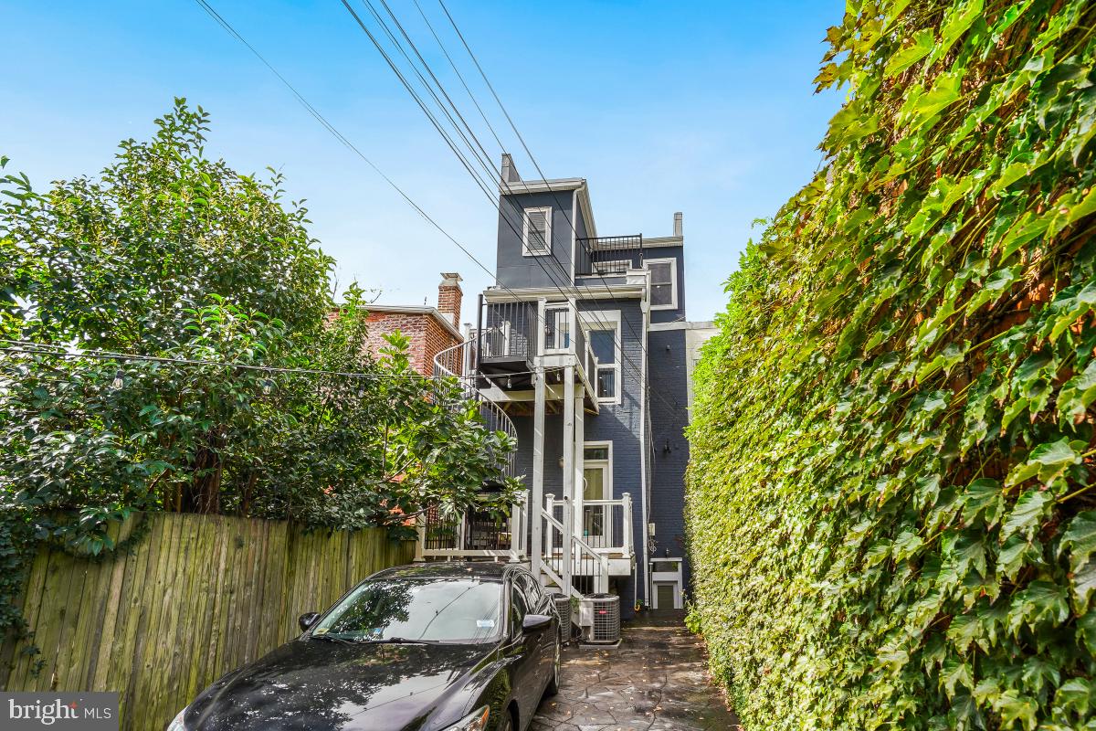 2015 FLAGLER PL NW #2, WASHINGTON, District Of Columbia 20001, 2 Bedrooms Bedrooms, ,2 BathroomsBathrooms,Residential,For sale,2015 FLAGLER PL NW #2,DCDC2226772 MLS # DCDC2226772