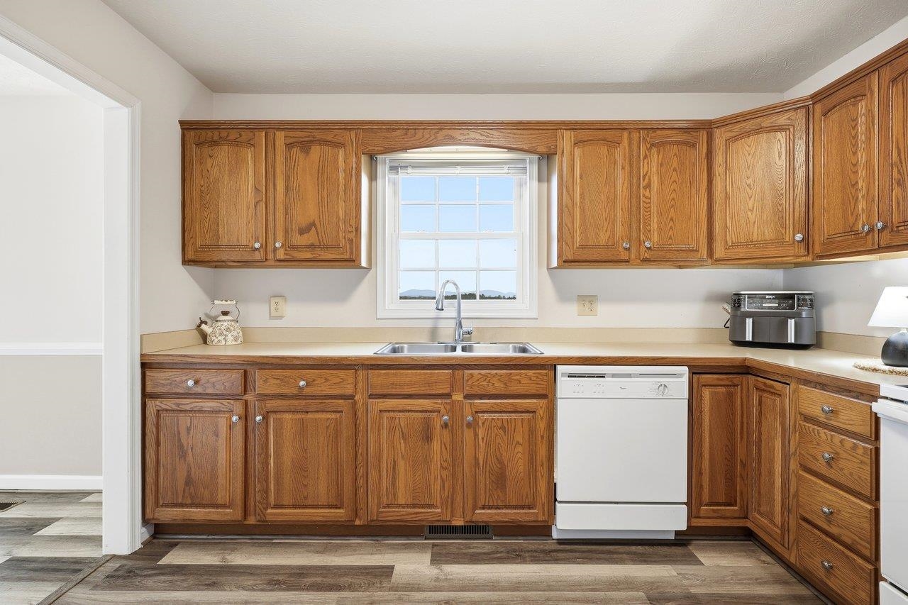 311 SWISHER RD, STAUNTON, Virginia 24401, 3 Bedrooms Bedrooms, ,2 BathroomsBathrooms,Residential,311 SWISHER RD,672756 MLS # 672756