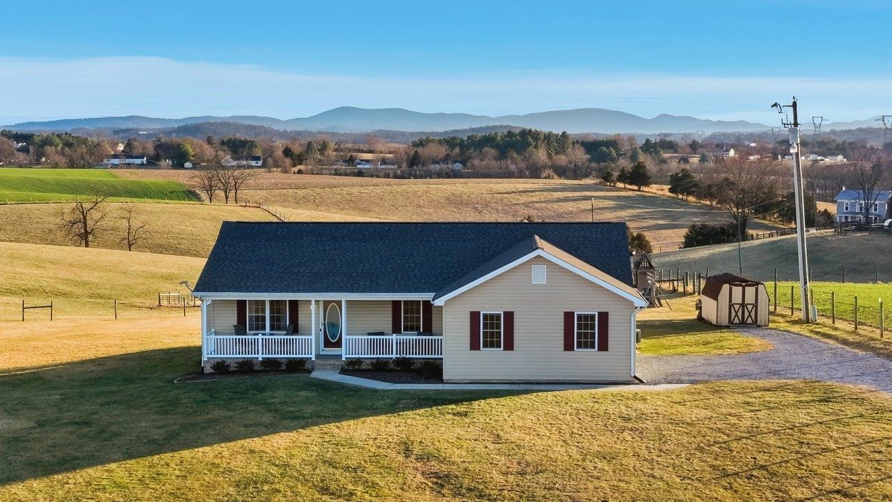 311 SWISHER RD, STAUNTON, Virginia 24401, 3 Bedrooms Bedrooms, ,2 BathroomsBathrooms,Residential,311 SWISHER RD,672756 MLS # 672756