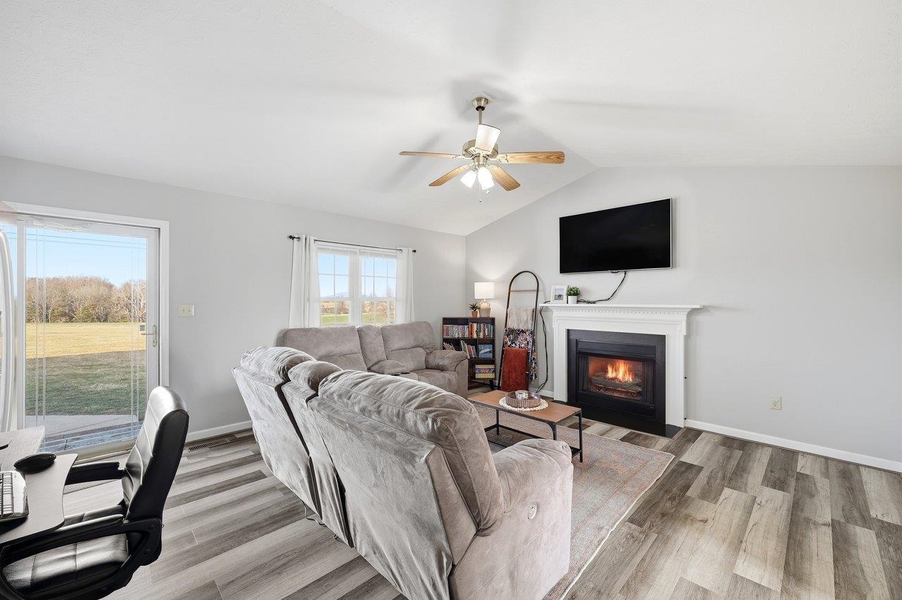 311 SWISHER RD, STAUNTON, Virginia 24401, 3 Bedrooms Bedrooms, ,2 BathroomsBathrooms,Residential,311 SWISHER RD,672756 MLS # 672756