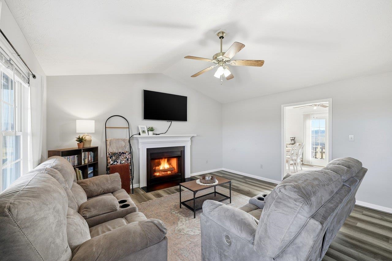 311 SWISHER RD, STAUNTON, Virginia 24401, 3 Bedrooms Bedrooms, ,2 BathroomsBathrooms,Residential,311 SWISHER RD,672756 MLS # 672756