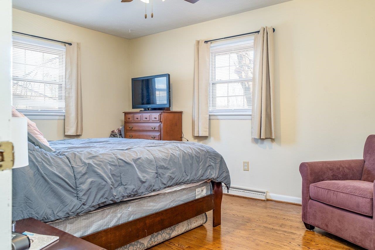 215 GEORGE ST, STAUNTON, Virginia 24401, 3 Bedrooms Bedrooms, ,1 BathroomBathrooms,Residential,215 GEORGE ST,672757 MLS # 672757