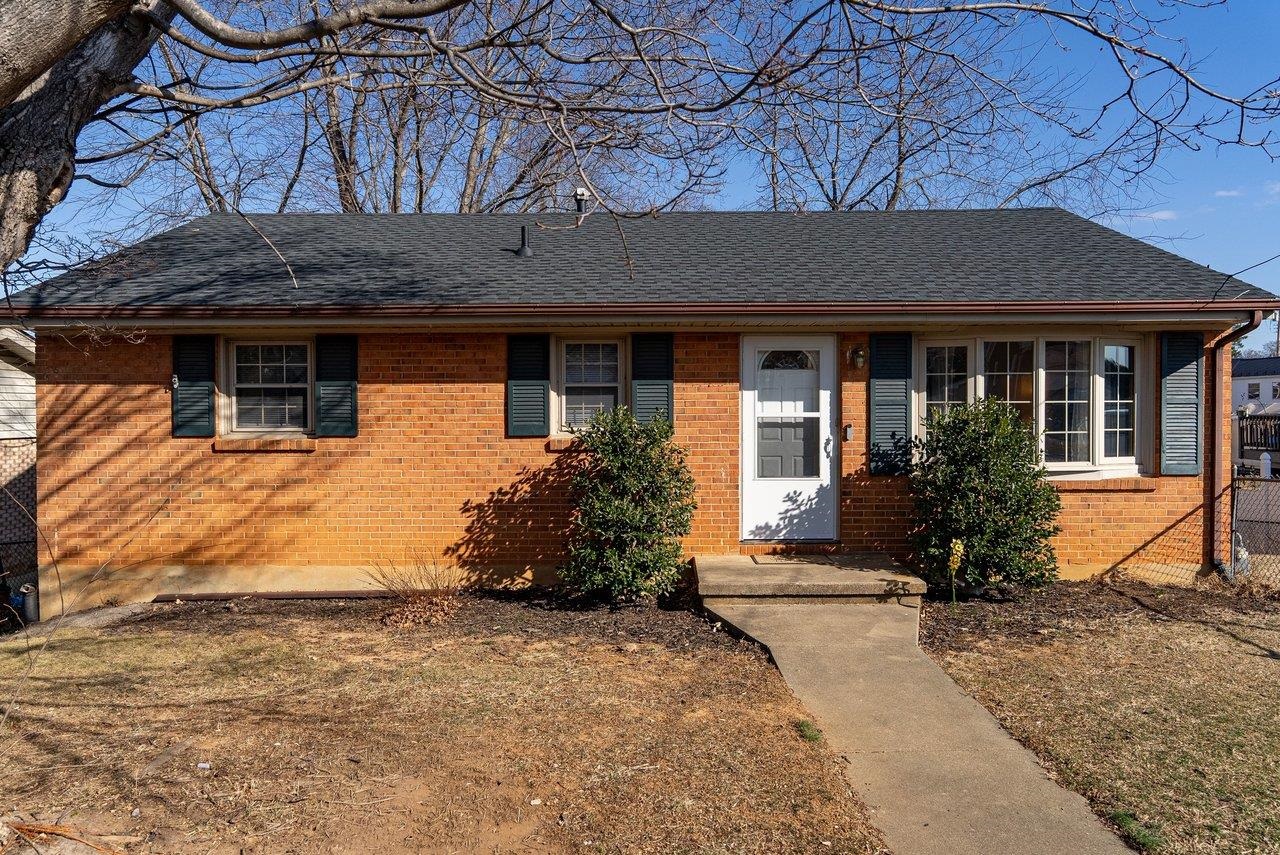 215 GEORGE ST, STAUNTON, Virginia 24401, 3 Bedrooms Bedrooms, ,1 BathroomBathrooms,Residential,215 GEORGE ST,672757 MLS # 672757