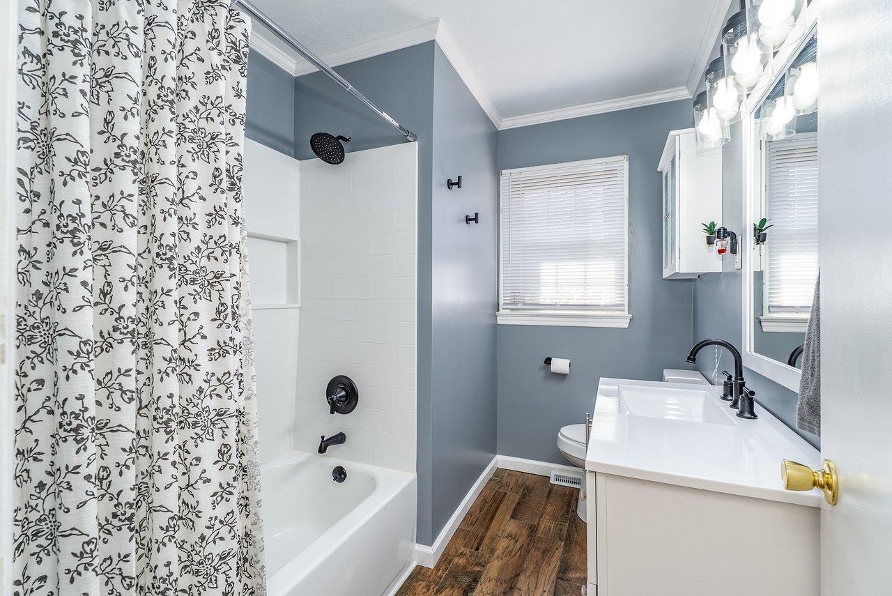 215 GEORGE ST, STAUNTON, Virginia 24401, 3 Bedrooms Bedrooms, ,1 BathroomBathrooms,Residential,215 GEORGE ST,672757 MLS # 672757