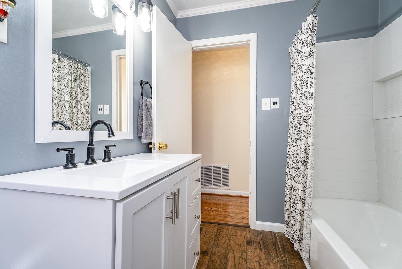 215 GEORGE ST, STAUNTON, Virginia 24401, 3 Bedrooms Bedrooms, ,1 BathroomBathrooms,Residential,215 GEORGE ST,672757 MLS # 672757