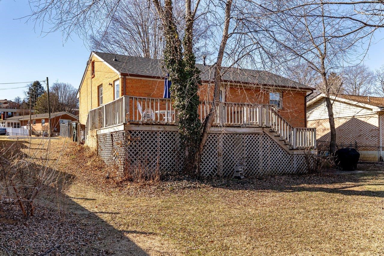 215 GEORGE ST, STAUNTON, Virginia 24401, 3 Bedrooms Bedrooms, ,1 BathroomBathrooms,Residential,215 GEORGE ST,672757 MLS # 672757