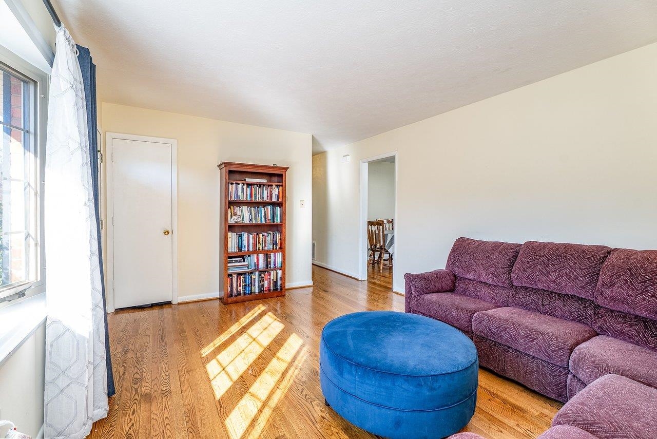 215 GEORGE ST, STAUNTON, Virginia 24401, 3 Bedrooms Bedrooms, ,1 BathroomBathrooms,Residential,215 GEORGE ST,672757 MLS # 672757