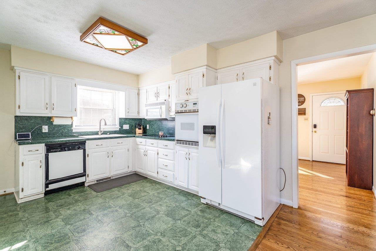 215 GEORGE ST, STAUNTON, Virginia 24401, 3 Bedrooms Bedrooms, ,1 BathroomBathrooms,Residential,215 GEORGE ST,672757 MLS # 672757