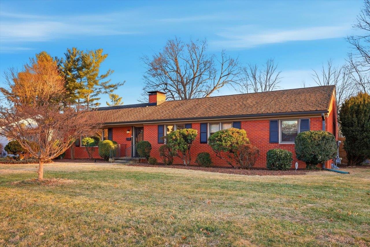 1133 CLUB RD, WAYNESBORO, Virginia 22980, 4 Bedrooms Bedrooms, ,2 BathroomsBathrooms,Residential,1133 CLUB RD,672758 MLS # 672758