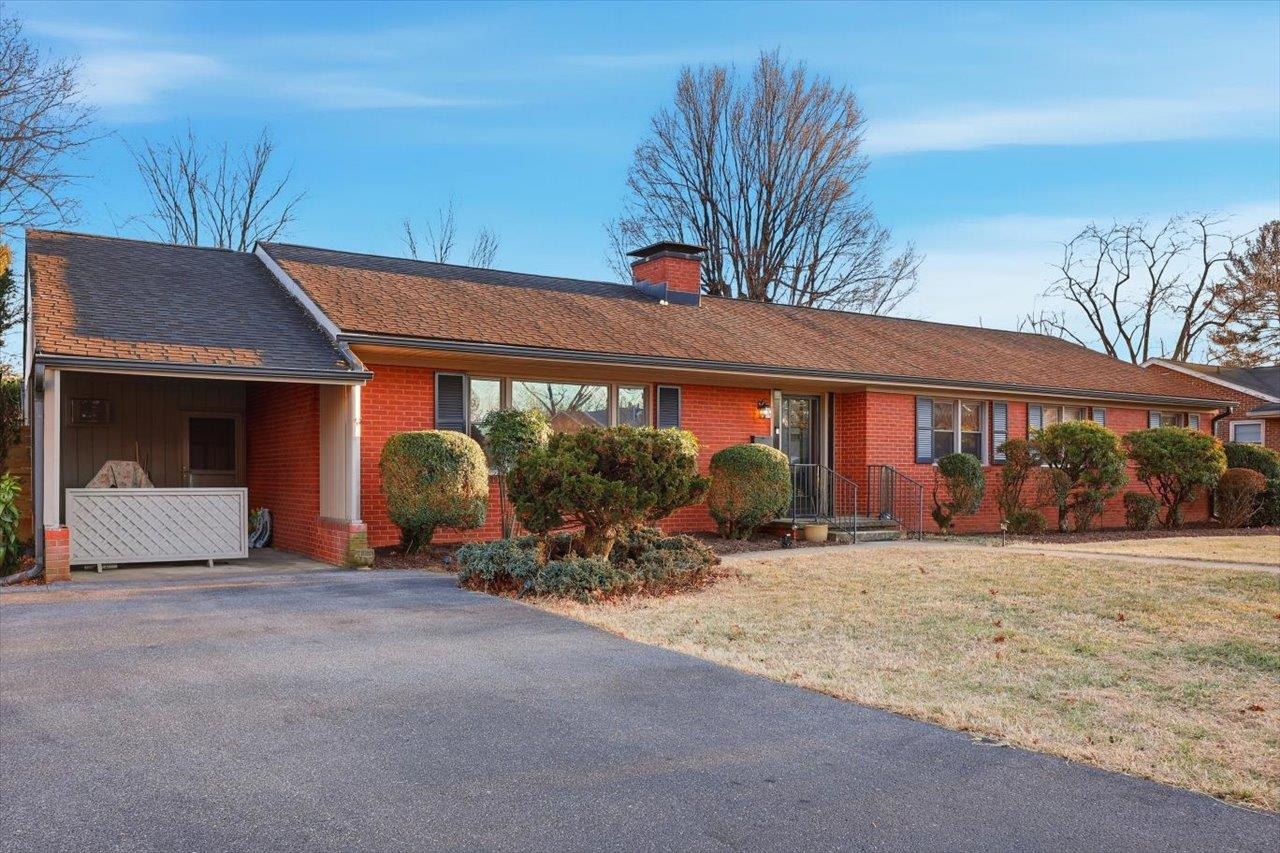 1133 CLUB RD, WAYNESBORO, Virginia 22980, 4 Bedrooms Bedrooms, ,2 BathroomsBathrooms,Residential,1133 CLUB RD,672758 MLS # 672758