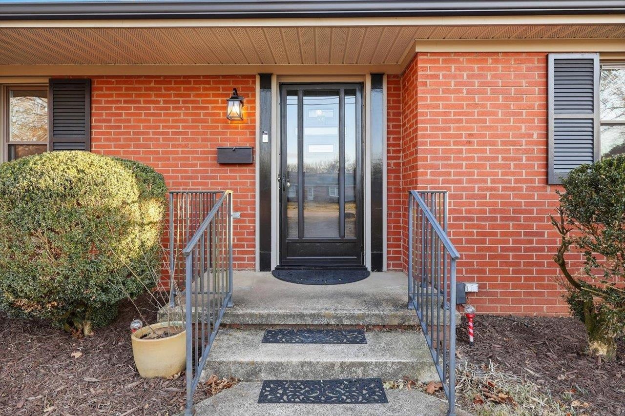 1133 CLUB RD, WAYNESBORO, Virginia 22980, 4 Bedrooms Bedrooms, ,2 BathroomsBathrooms,Residential,1133 CLUB RD,672758 MLS # 672758