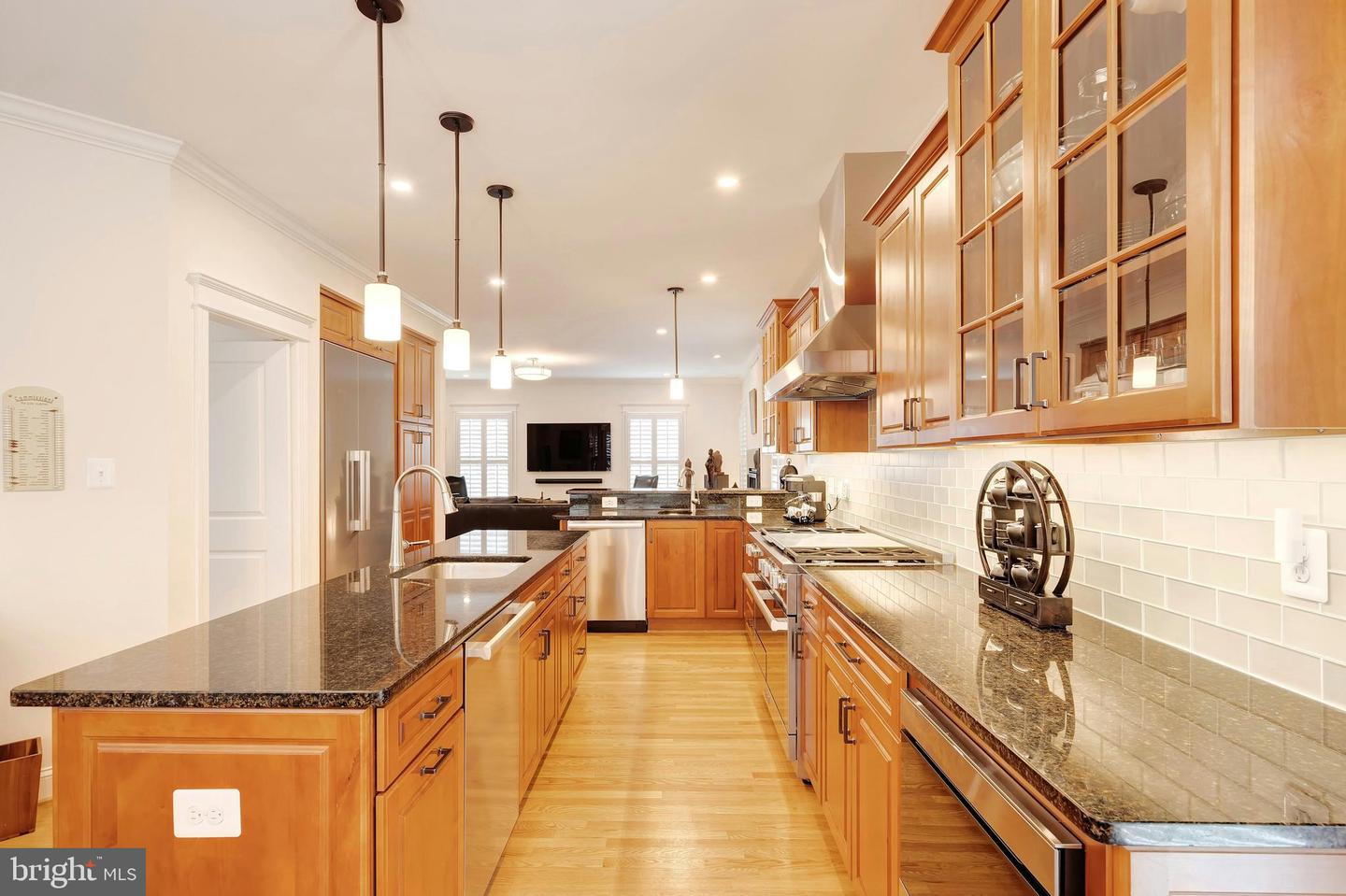 2807 1ST RD N, ARLINGTON, Virginia 22201, 5 Bedrooms Bedrooms, ,4 BathroomsBathrooms,Residential,For sale,2807 1ST RD N,VAAR2065244 MLS # VAAR2065244