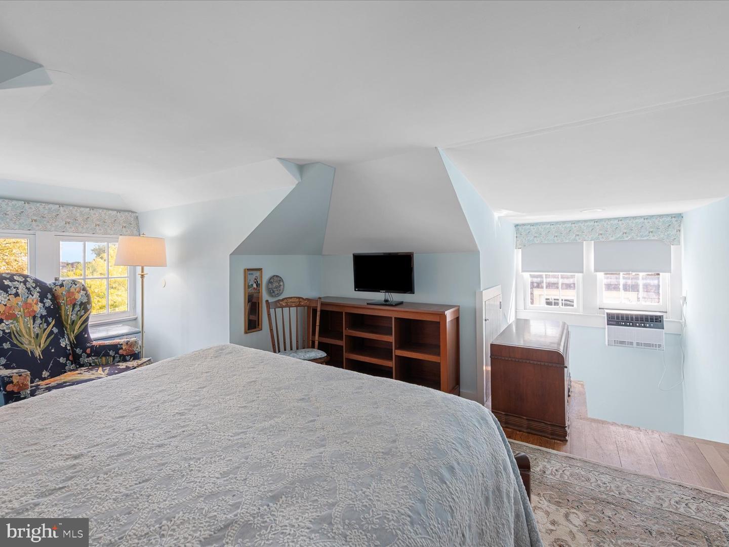 17 E LEICESTER ST, WINCHESTER, Virginia 22601, 4 Bedrooms Bedrooms, ,2 BathroomsBathrooms,Residential,For sale,17 E LEICESTER ST,VAWI2009350 MLS # VAWI2009350