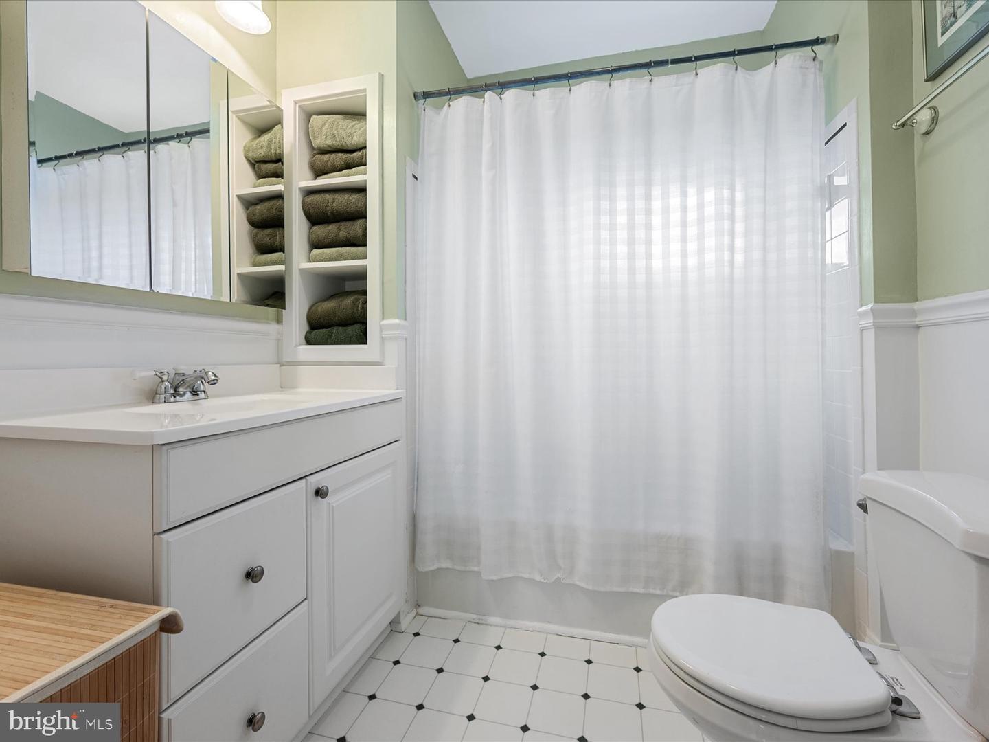 17 E LEICESTER ST, WINCHESTER, Virginia 22601, 4 Bedrooms Bedrooms, ,2 BathroomsBathrooms,Residential,For sale,17 E LEICESTER ST,VAWI2009350 MLS # VAWI2009350