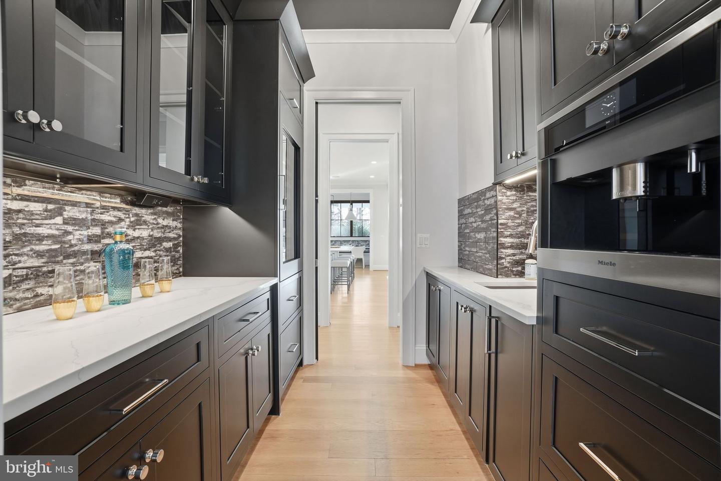 2812 24TH ST N, ARLINGTON, Virginia 22207, 6 Bedrooms Bedrooms, ,6 BathroomsBathrooms,Residential,For sale,2812 24TH ST N,VAAR2065934 MLS # VAAR2065934