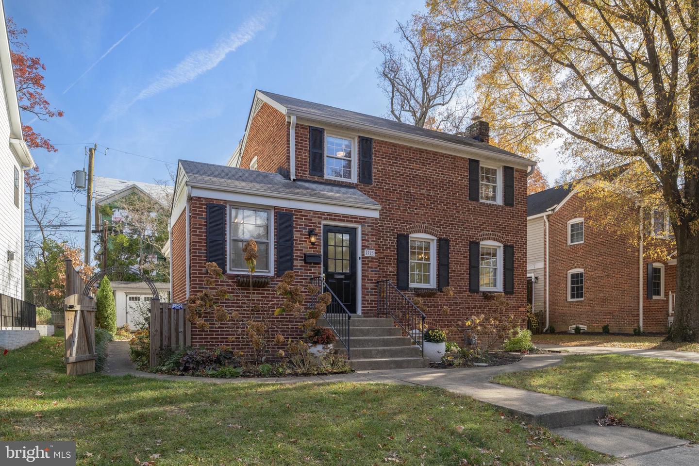 2723 N GEORGE MASON DR N, ARLINGTON, Virginia 22207, 3 Bedrooms Bedrooms, ,2 BathroomsBathrooms,Residential,For sale,2723 N GEORGE MASON DR N,VAAR2066074 MLS # VAAR2066074