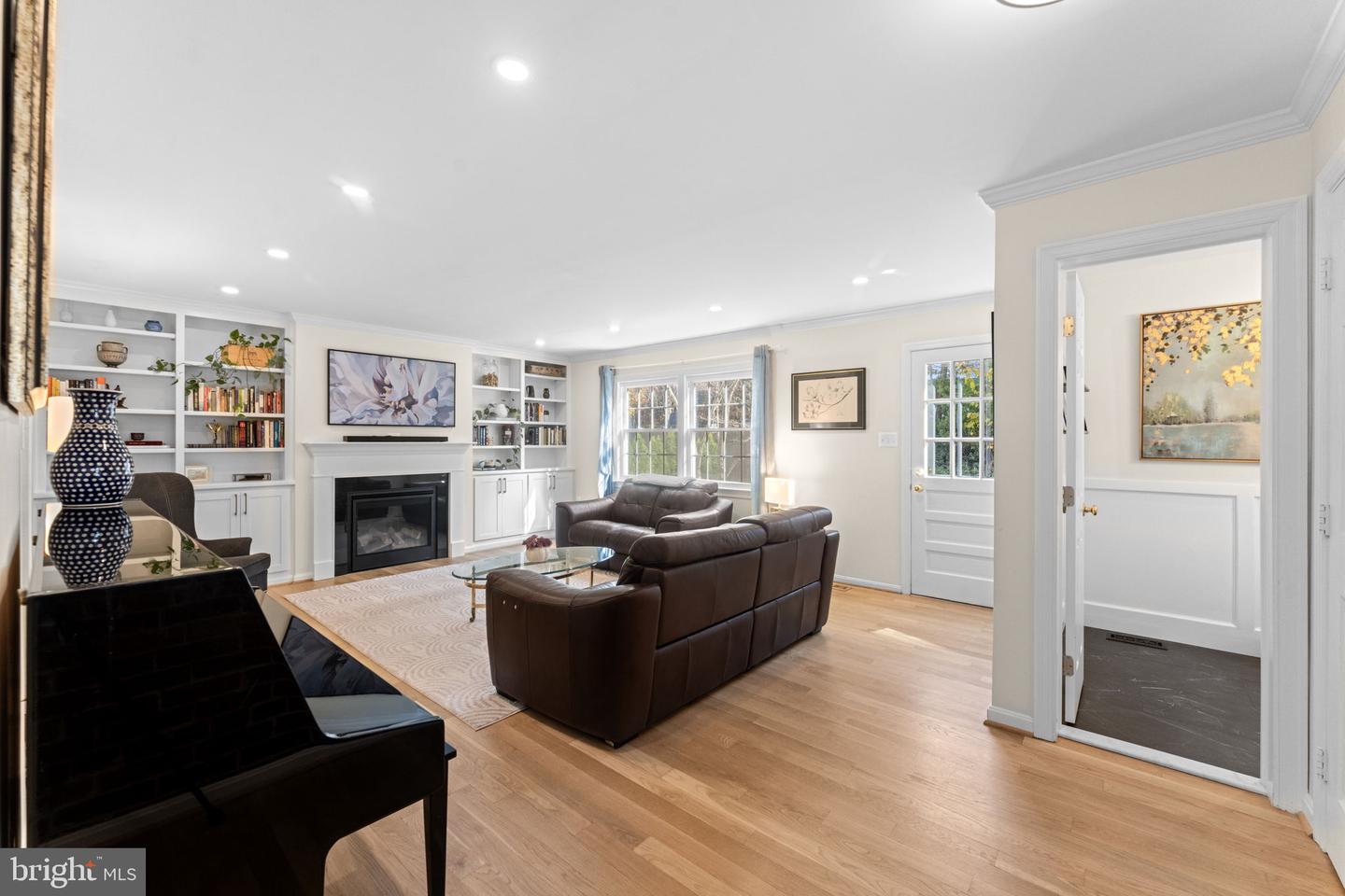 2723 N GEORGE MASON DR N, ARLINGTON, Virginia 22207, 3 Bedrooms Bedrooms, ,2 BathroomsBathrooms,Residential,For sale,2723 N GEORGE MASON DR N,VAAR2066074 MLS # VAAR2066074