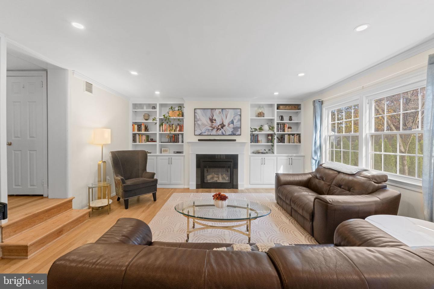 2723 N GEORGE MASON DR N, ARLINGTON, Virginia 22207, 3 Bedrooms Bedrooms, ,2 BathroomsBathrooms,Residential,For sale,2723 N GEORGE MASON DR N,VAAR2066074 MLS # VAAR2066074