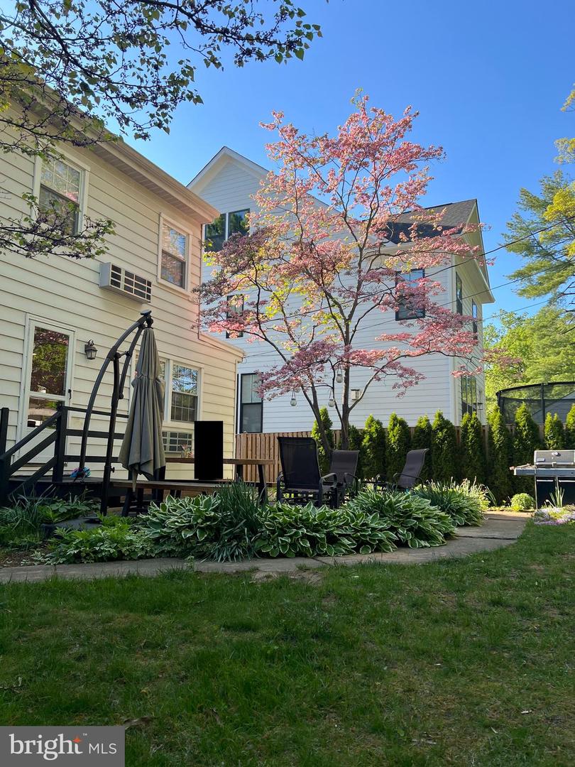 2723 N GEORGE MASON DR N, ARLINGTON, Virginia 22207, 3 Bedrooms Bedrooms, ,2 BathroomsBathrooms,Residential,For sale,2723 N GEORGE MASON DR N,VAAR2066074 MLS # VAAR2066074