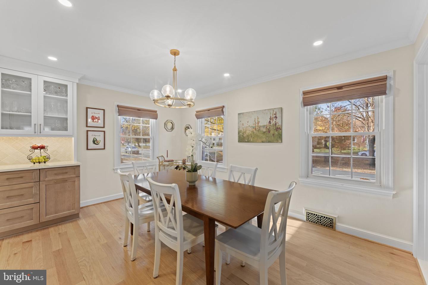 2723 N GEORGE MASON DR N, ARLINGTON, Virginia 22207, 3 Bedrooms Bedrooms, ,2 BathroomsBathrooms,Residential,For sale,2723 N GEORGE MASON DR N,VAAR2066074 MLS # VAAR2066074