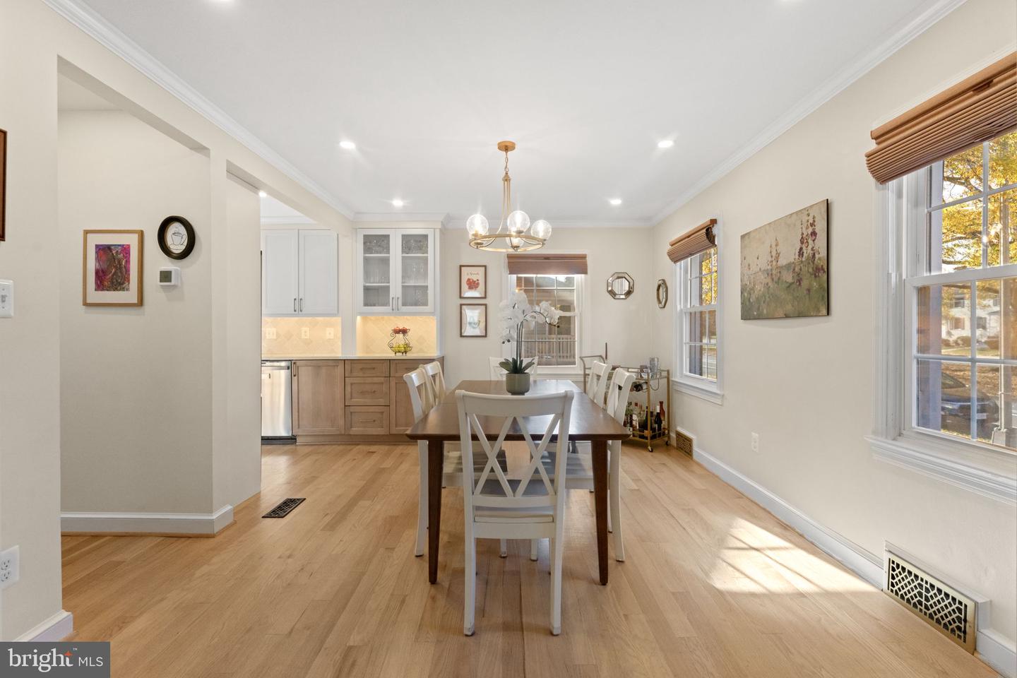 2723 N GEORGE MASON DR N, ARLINGTON, Virginia 22207, 3 Bedrooms Bedrooms, ,2 BathroomsBathrooms,Residential,For sale,2723 N GEORGE MASON DR N,VAAR2066074 MLS # VAAR2066074