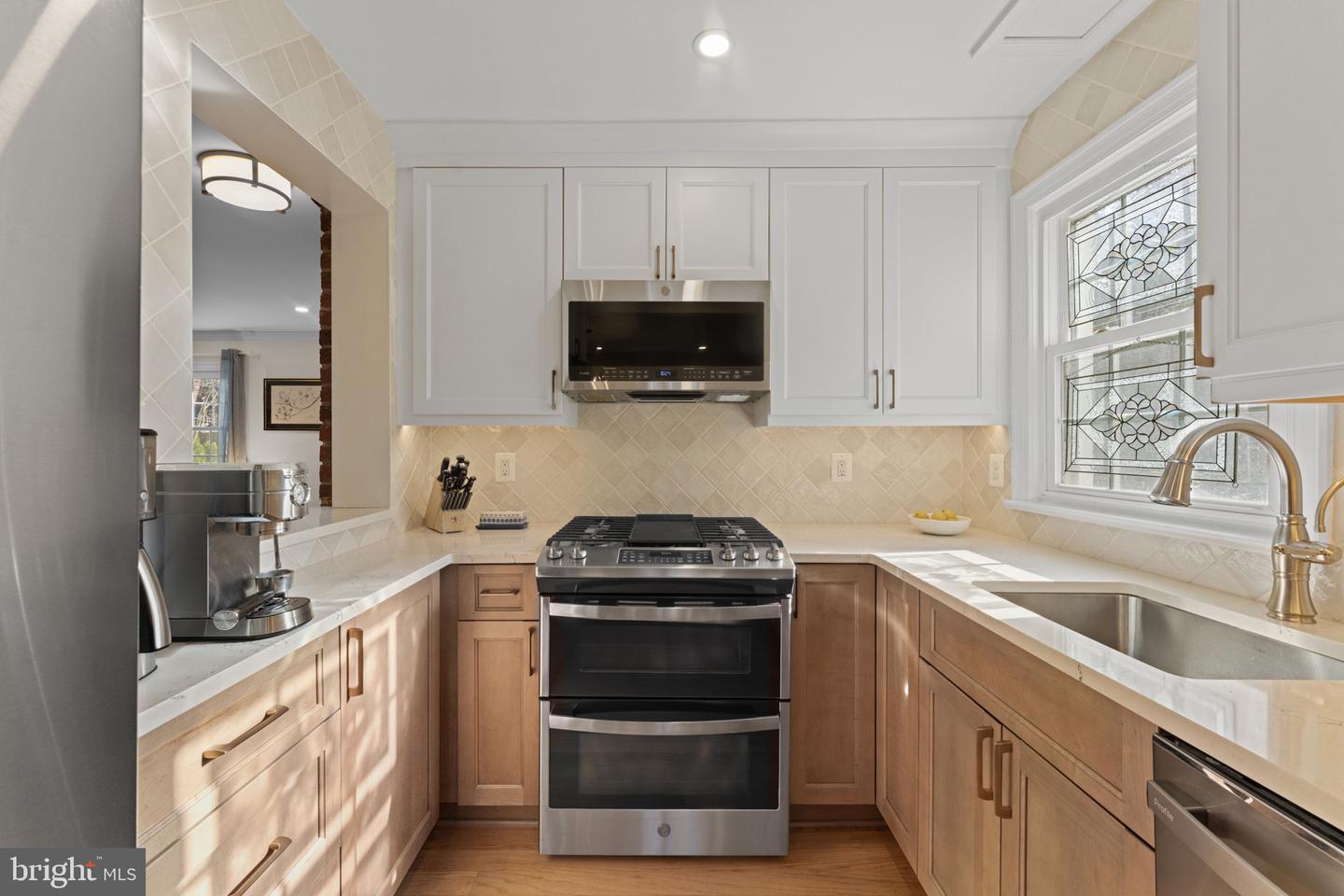 2723 N GEORGE MASON DR N, ARLINGTON, Virginia 22207, 3 Bedrooms Bedrooms, ,2 BathroomsBathrooms,Residential,For sale,2723 N GEORGE MASON DR N,VAAR2066074 MLS # VAAR2066074