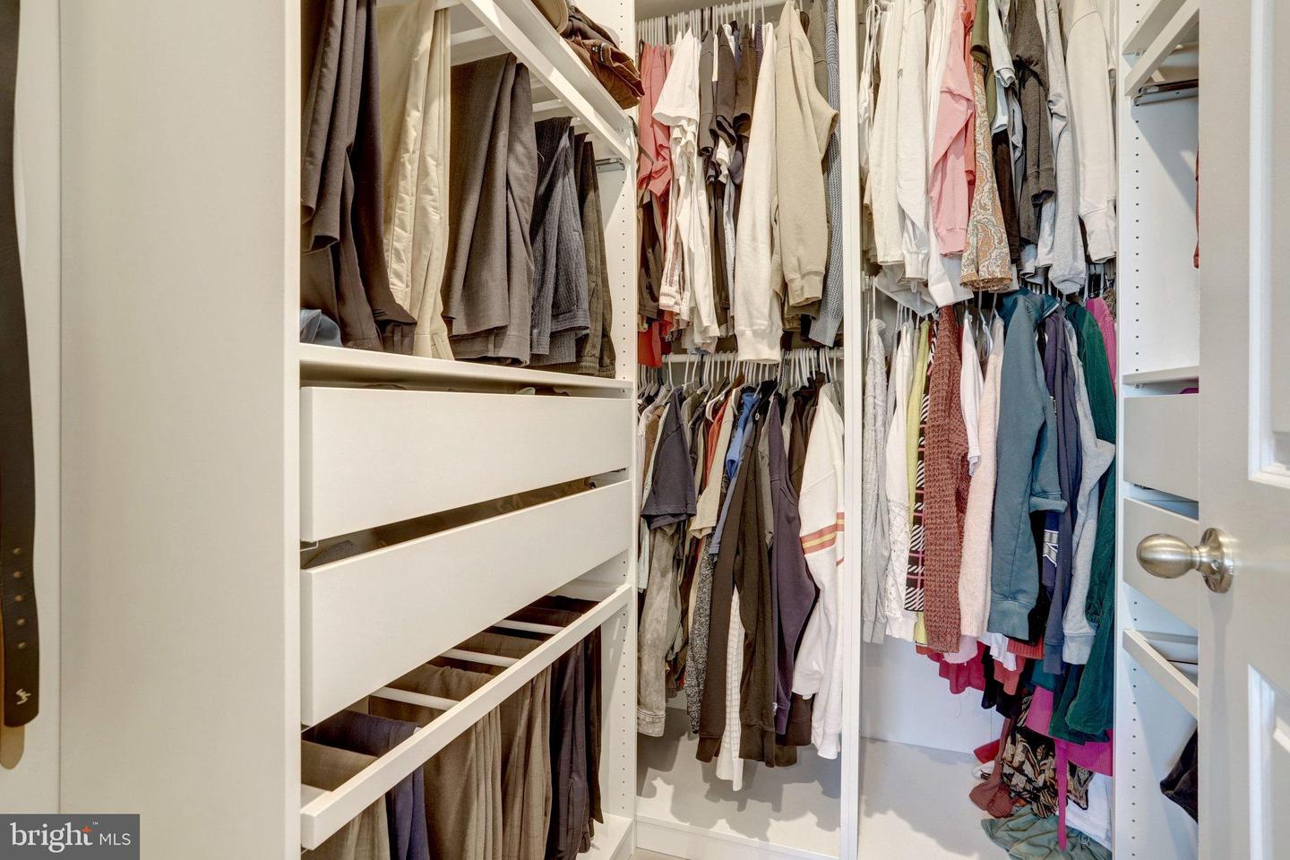 7282 NITTANY LN, ALEXANDRIA, Virginia 22306, 4 Bedrooms Bedrooms, 8 Rooms Rooms,3 BathroomsBathrooms,Residential,For sale,7282 NITTANY LN,VAFX2282228 MLS # VAFX2282228