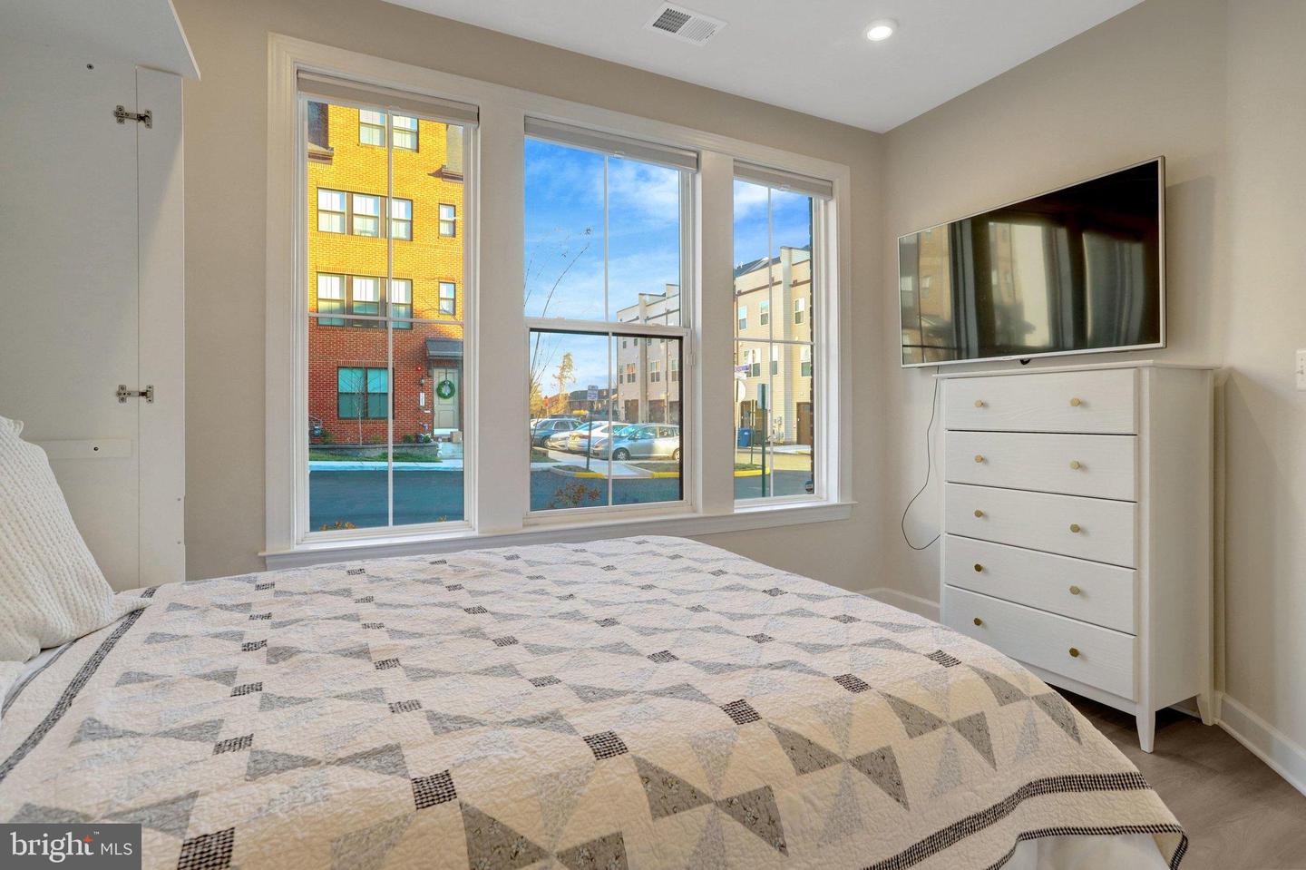 7282 NITTANY LN, ALEXANDRIA, Virginia 22306, 4 Bedrooms Bedrooms, 8 Rooms Rooms,3 BathroomsBathrooms,Residential,For sale,7282 NITTANY LN,VAFX2282228 MLS # VAFX2282228