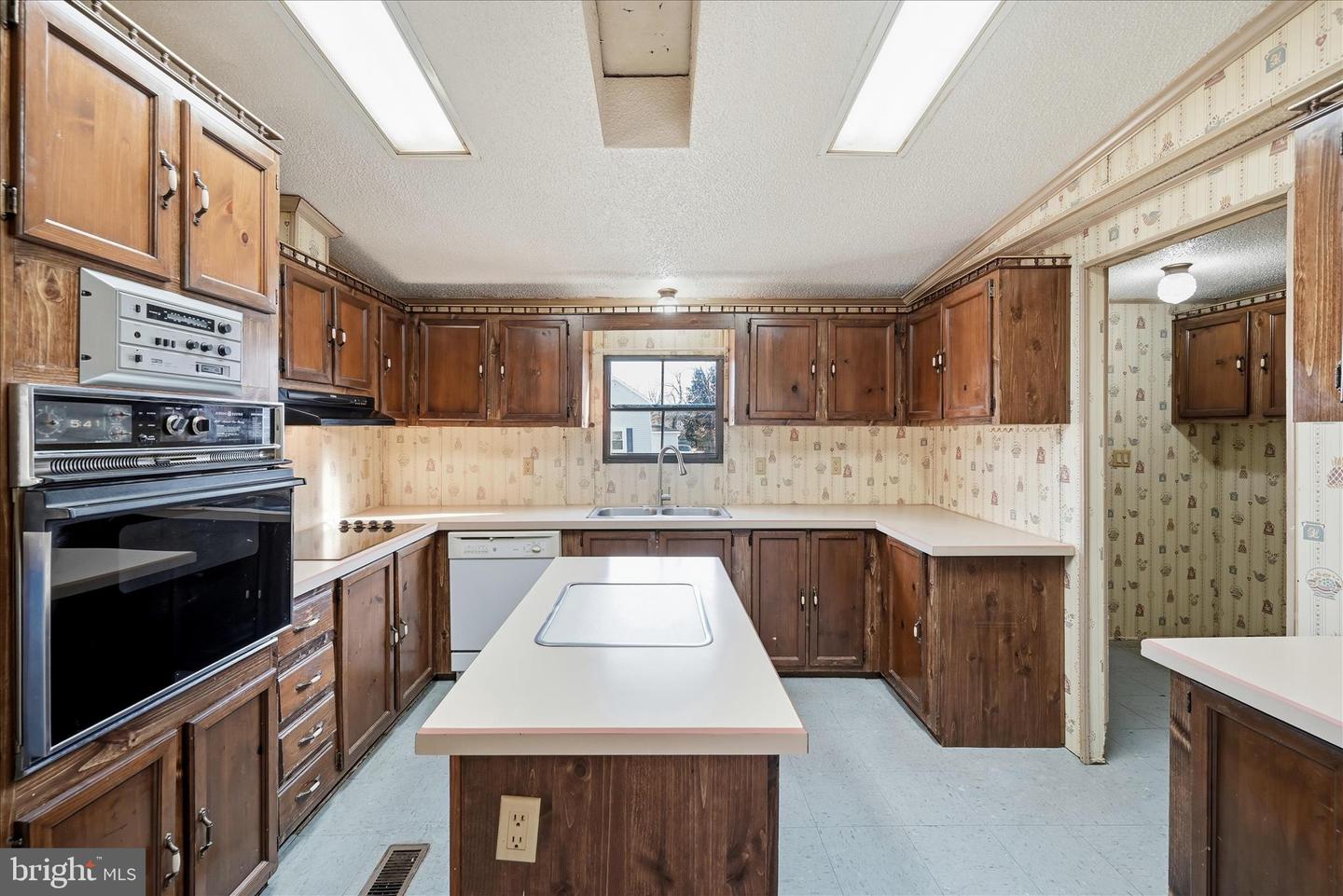 2 OLD CHAPEL AVE, BOYCE, Virginia 22620, 3 Bedrooms Bedrooms, ,2 BathroomsBathrooms,Residential,For sale,2 OLD CHAPEL AVE,VACL2006276 MLS # VACL2006276