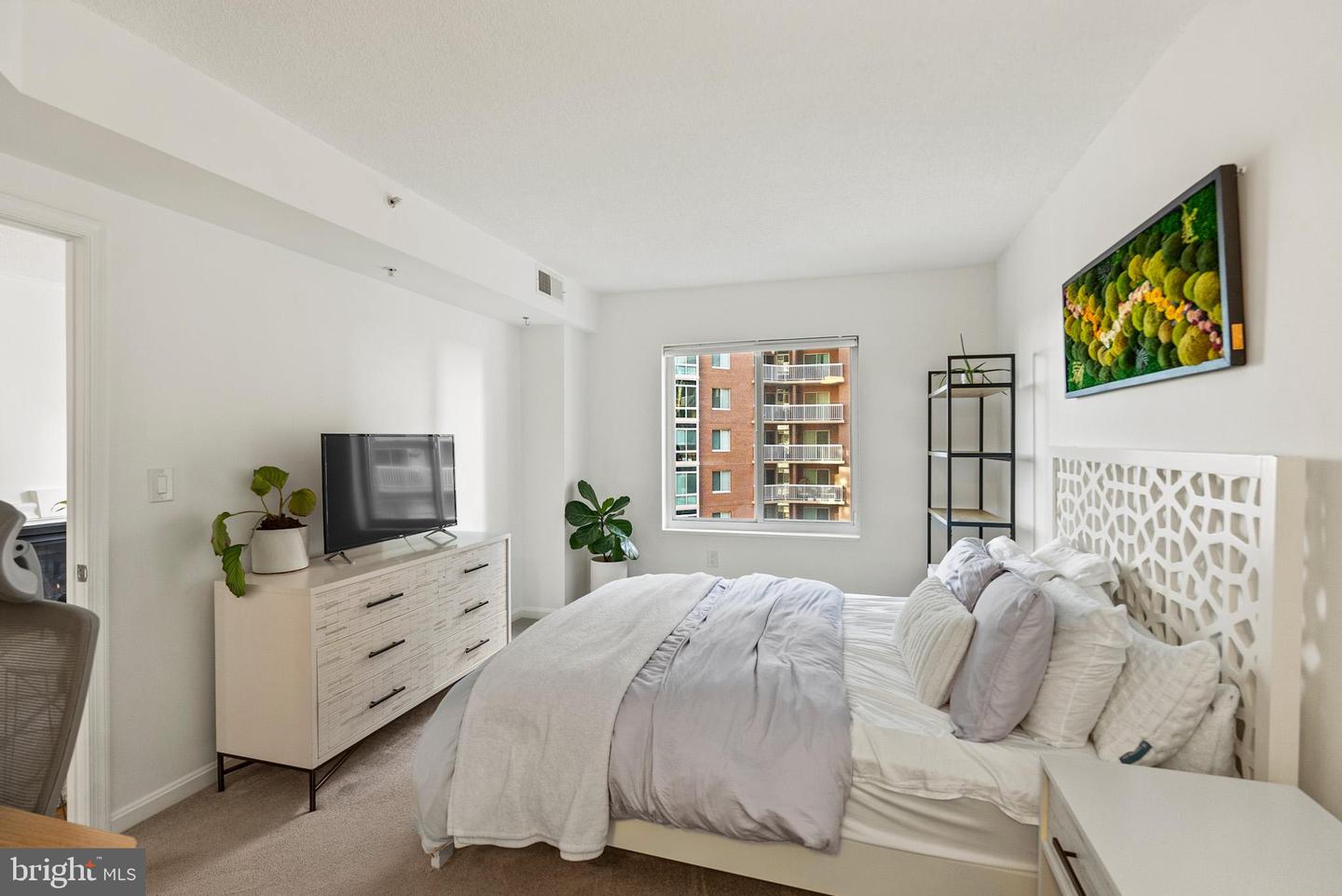 3101 N HAMPTON DR N #1014, ALEXANDRIA, Virginia 22302, 2 Bedrooms Bedrooms, ,2 BathroomsBathrooms,Residential,For sale,3101 N HAMPTON DR N #1014,VAAX2052562 MLS # VAAX2052562