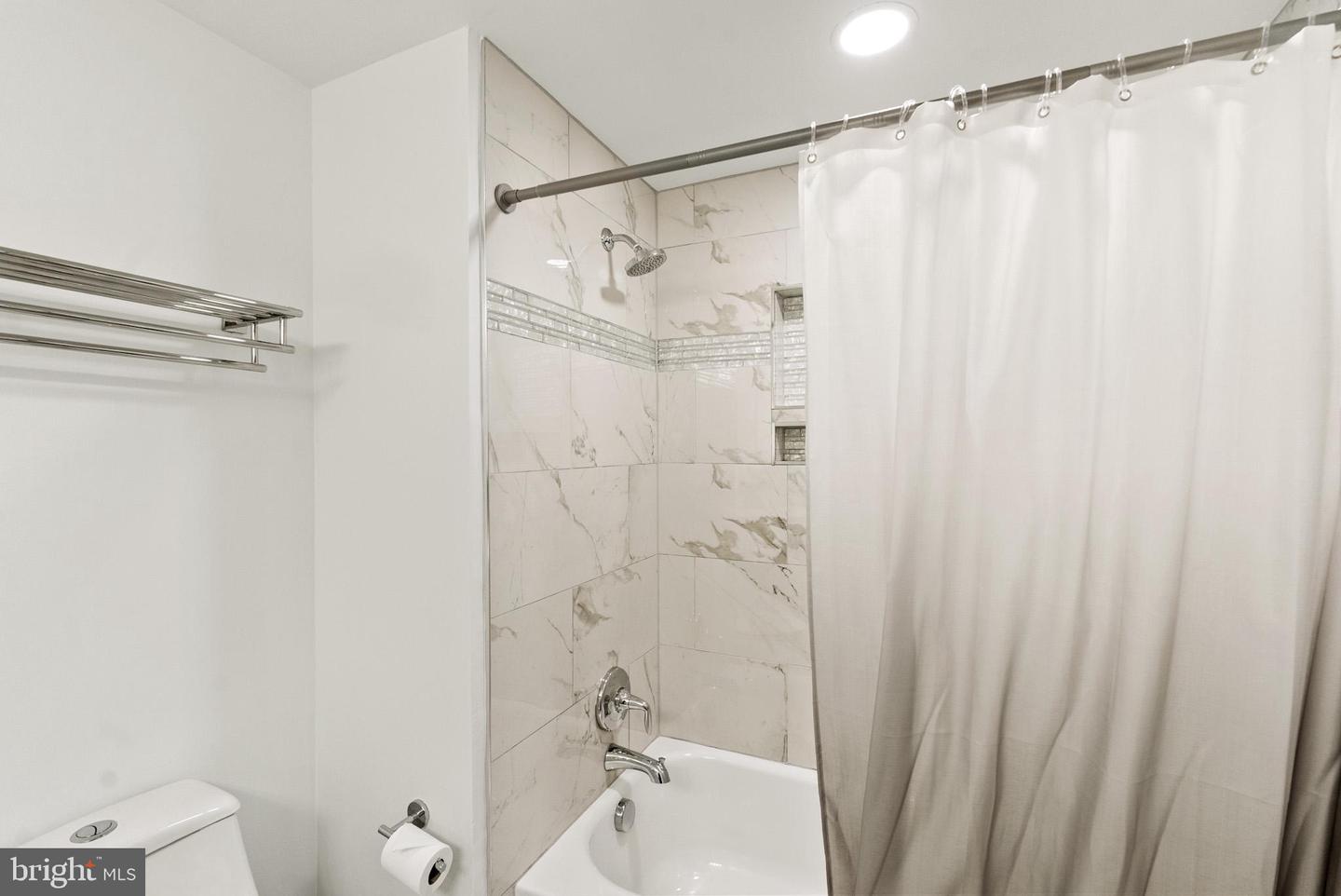 3101 N HAMPTON DR N #1014, ALEXANDRIA, Virginia 22302, 2 Bedrooms Bedrooms, ,2 BathroomsBathrooms,Residential,For sale,3101 N HAMPTON DR N #1014,VAAX2052562 MLS # VAAX2052562