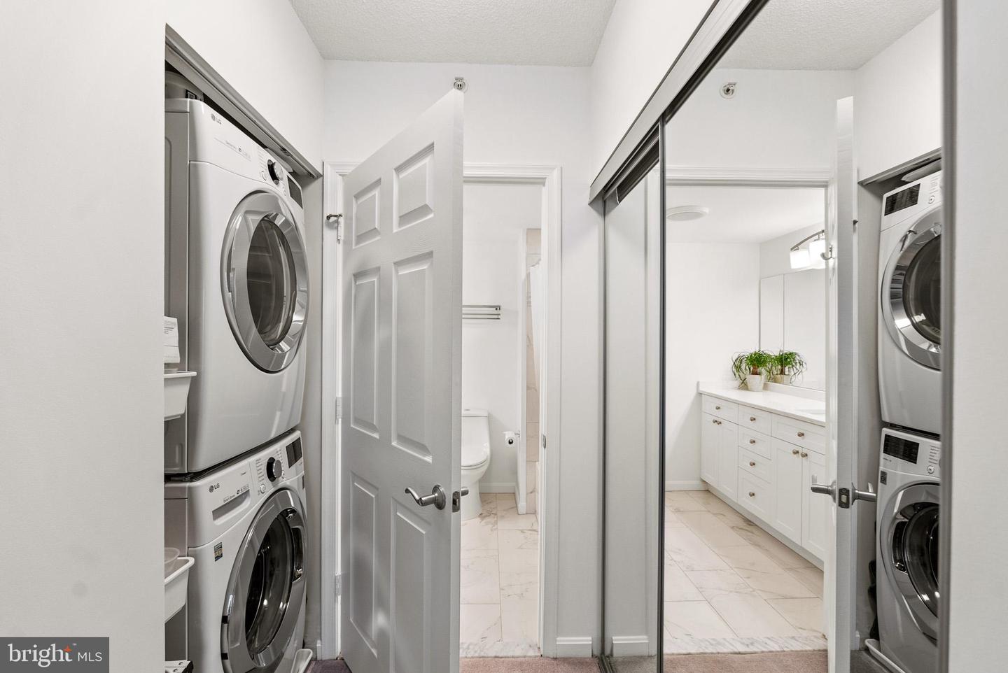 3101 N HAMPTON DR N #1014, ALEXANDRIA, Virginia 22302, 2 Bedrooms Bedrooms, ,2 BathroomsBathrooms,Residential,For sale,3101 N HAMPTON DR N #1014,VAAX2052562 MLS # VAAX2052562