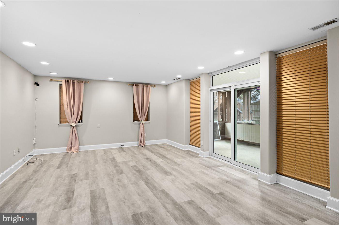 6902 TOWER OF LONDON DR, FREDERICKSBURG, Virginia 22407, 6 Bedrooms Bedrooms, ,5 BathroomsBathrooms,Residential,For sale,6902 TOWER OF LONDON DR,VASP2038286 MLS # VASP2038286