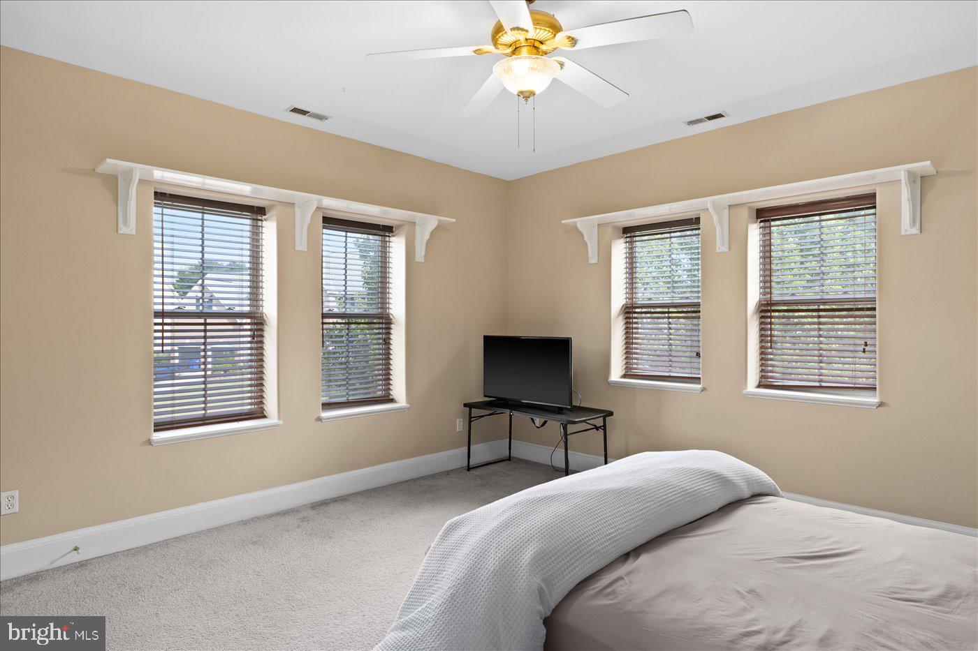 6902 TOWER OF LONDON DR, FREDERICKSBURG, Virginia 22407, 6 Bedrooms Bedrooms, ,5 BathroomsBathrooms,Residential,For sale,6902 TOWER OF LONDON DR,VASP2038286 MLS # VASP2038286