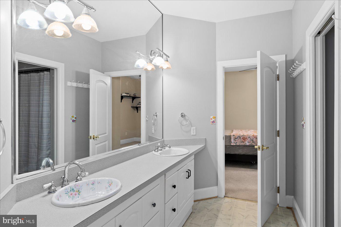 6902 TOWER OF LONDON DR, FREDERICKSBURG, Virginia 22407, 6 Bedrooms Bedrooms, ,5 BathroomsBathrooms,Residential,For sale,6902 TOWER OF LONDON DR,VASP2038286 MLS # VASP2038286