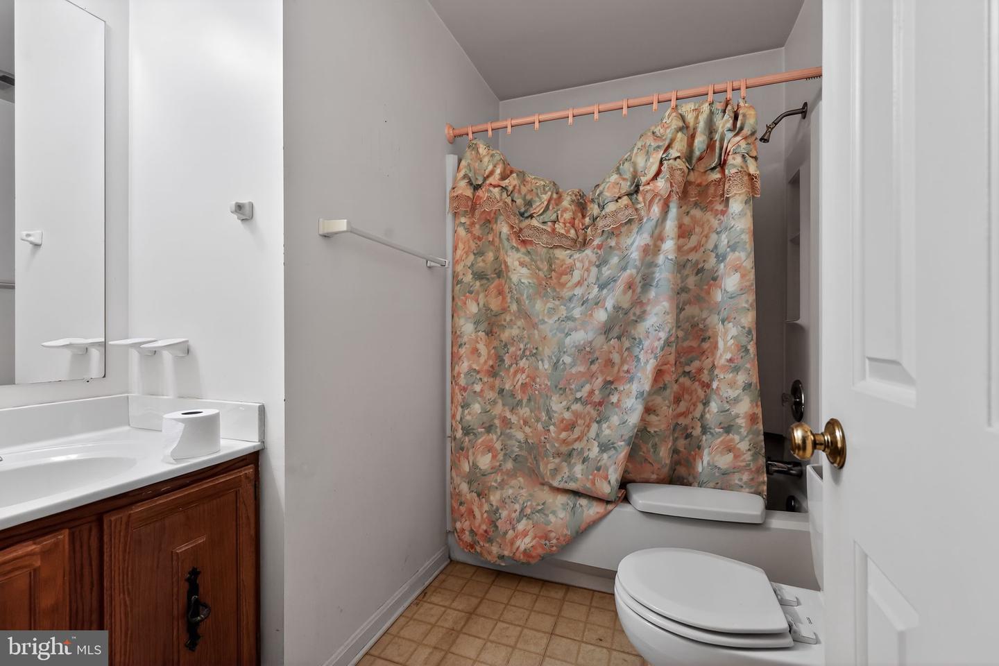 7763 WOLFORD WAY, LORTON, Virginia 22079, 3 Bedrooms Bedrooms, ,2 BathroomsBathrooms,Residential,For sale,7763 WOLFORD WAY,VAFX2284896 MLS # VAFX2284896