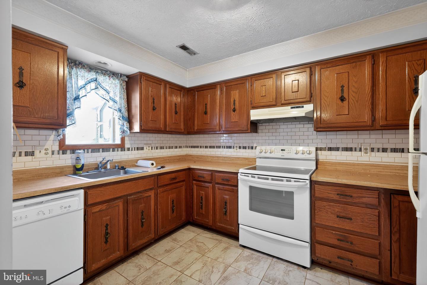 7763 WOLFORD WAY, LORTON, Virginia 22079, 3 Bedrooms Bedrooms, ,2 BathroomsBathrooms,Residential,For sale,7763 WOLFORD WAY,VAFX2284896 MLS # VAFX2284896