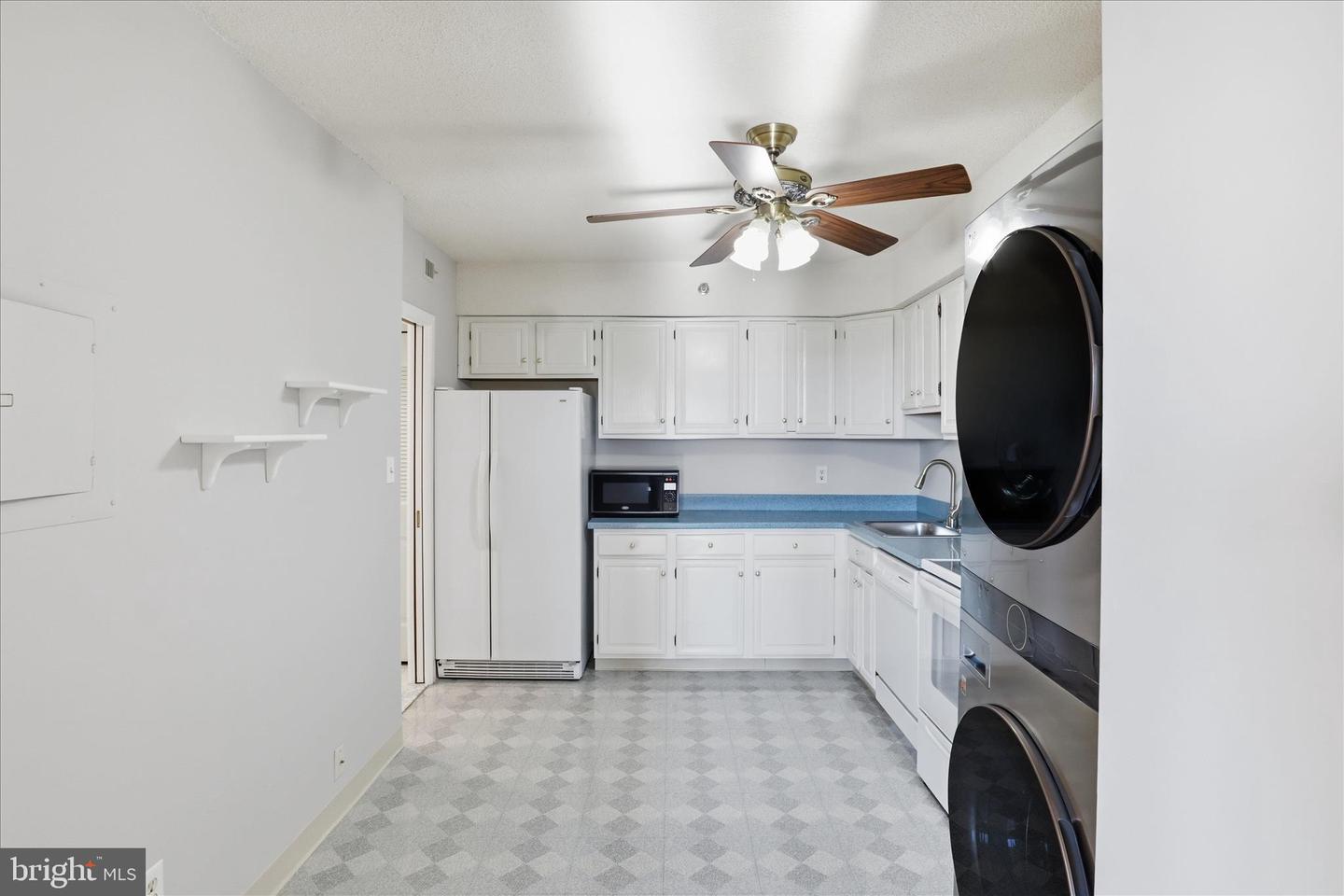 3709 S GEORGE MASON DR #912, FALLS CHURCH, Virginia 22041, 2 Bedrooms Bedrooms, ,2 BathroomsBathrooms,Residential,For sale,3709 S GEORGE MASON DR #912,VAFX2285066 MLS # VAFX2285066