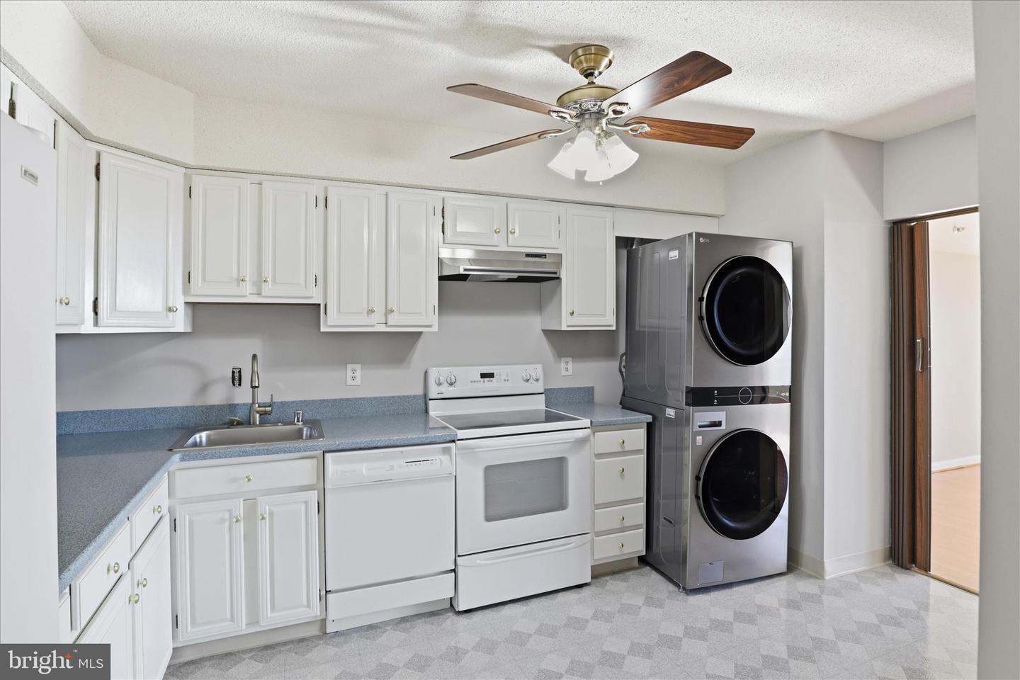 3709 S GEORGE MASON DR #912, FALLS CHURCH, Virginia 22041, 2 Bedrooms Bedrooms, ,2 BathroomsBathrooms,Residential,For sale,3709 S GEORGE MASON DR #912,VAFX2285066 MLS # VAFX2285066