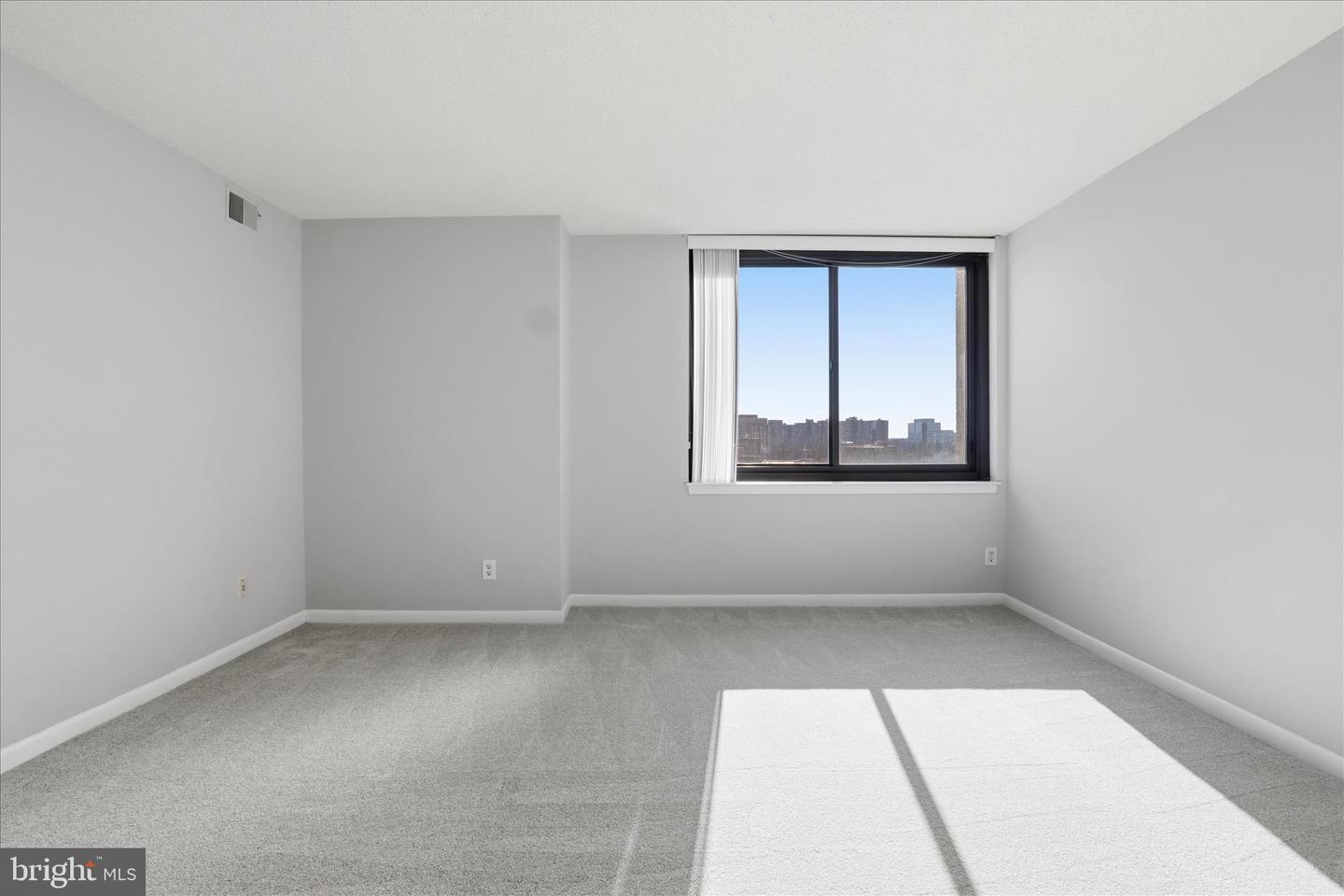 3709 S GEORGE MASON DR #912, FALLS CHURCH, Virginia 22041, 2 Bedrooms Bedrooms, ,2 BathroomsBathrooms,Residential,For sale,3709 S GEORGE MASON DR #912,VAFX2285066 MLS # VAFX2285066