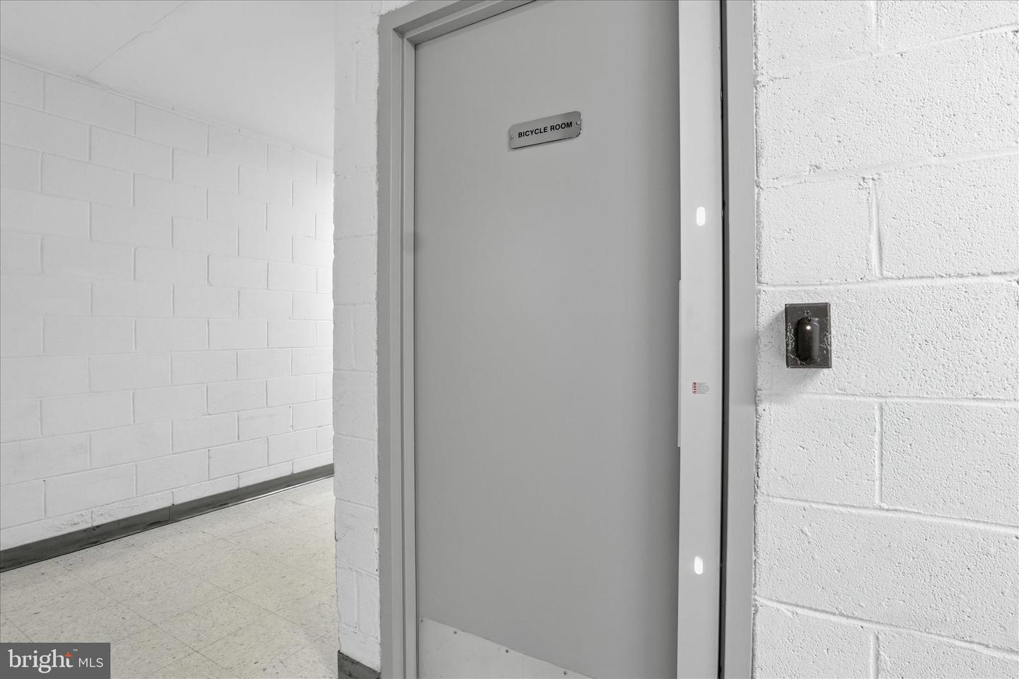 3709 S GEORGE MASON DR #912, FALLS CHURCH, Virginia 22041, 2 Bedrooms Bedrooms, ,2 BathroomsBathrooms,Residential,For sale,3709 S GEORGE MASON DR #912,VAFX2285066 MLS # VAFX2285066