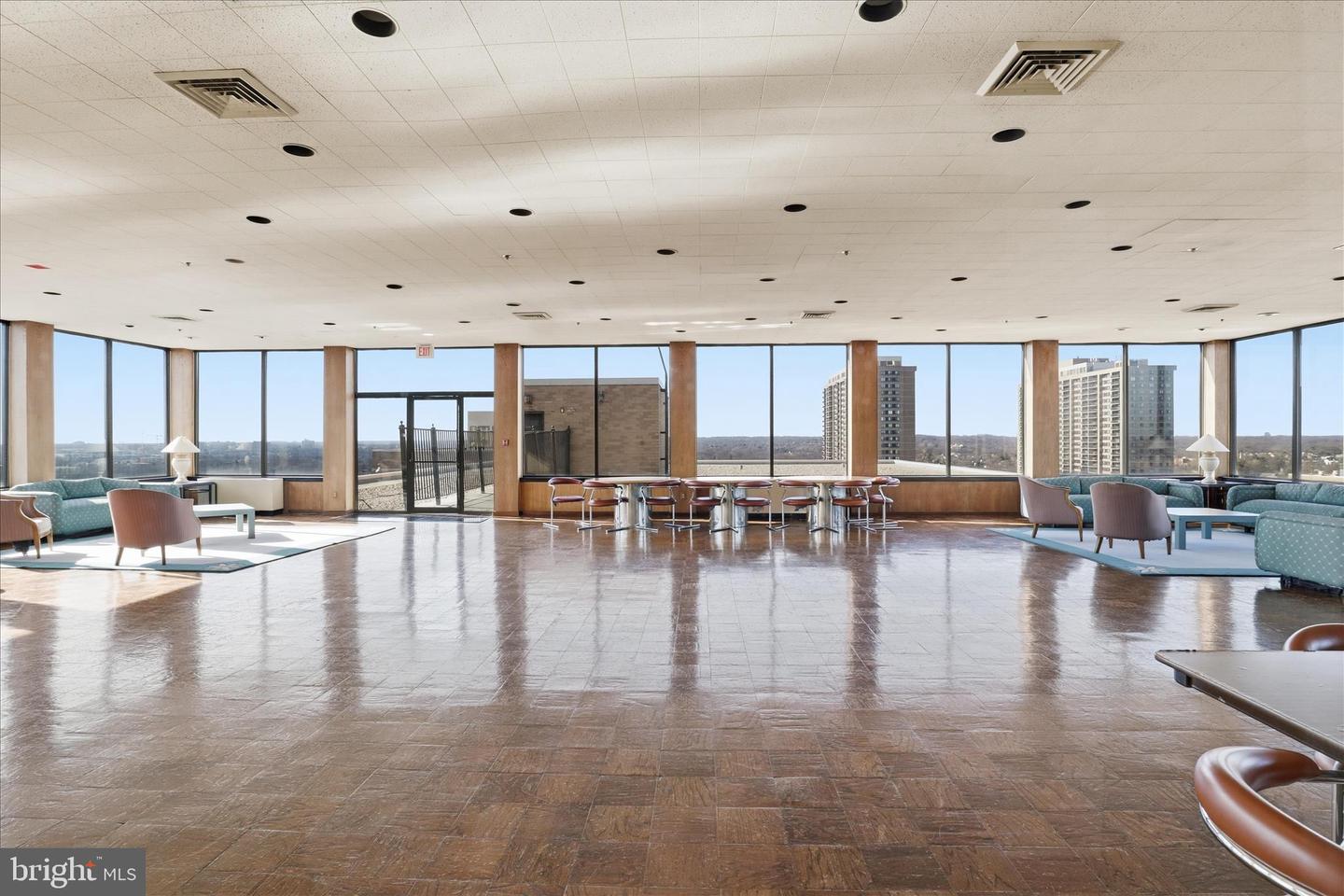 3709 S GEORGE MASON DR #912, FALLS CHURCH, Virginia 22041, 2 Bedrooms Bedrooms, ,2 BathroomsBathrooms,Residential,For sale,3709 S GEORGE MASON DR #912,VAFX2285066 MLS # VAFX2285066