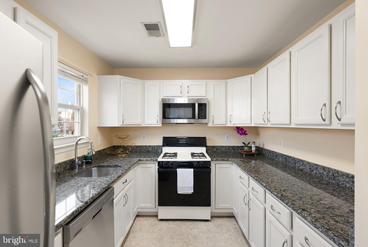 521 CONSTELLATION SQ SE #E, LEESBURG, Virginia 20175, 2 Bedrooms Bedrooms, ,2 BathroomsBathrooms,Residential,For sale,521 CONSTELLATION SQ SE #E,VALO2113936 MLS # VALO2113936