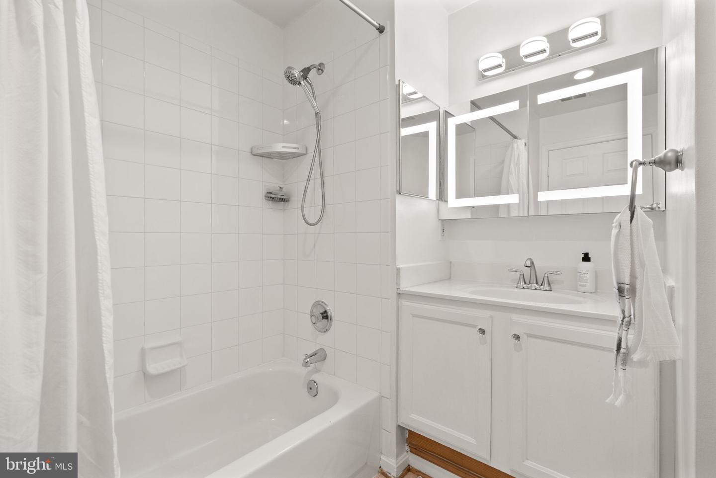 521 CONSTELLATION SQ SE #E, LEESBURG, Virginia 20175, 2 Bedrooms Bedrooms, ,2 BathroomsBathrooms,Residential,For sale,521 CONSTELLATION SQ SE #E,VALO2113936 MLS # VALO2113936