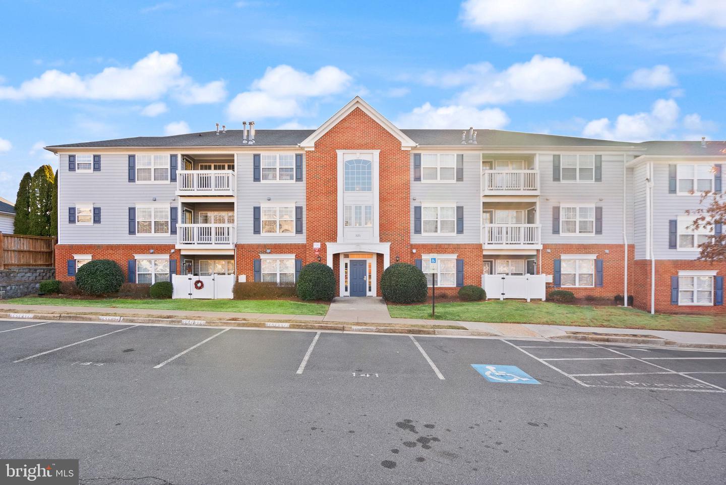 521 CONSTELLATION SQ SE #E, LEESBURG, Virginia 20175, 2 Bedrooms Bedrooms, ,2 BathroomsBathrooms,Residential,For sale,521 CONSTELLATION SQ SE #E,VALO2113936 MLS # VALO2113936