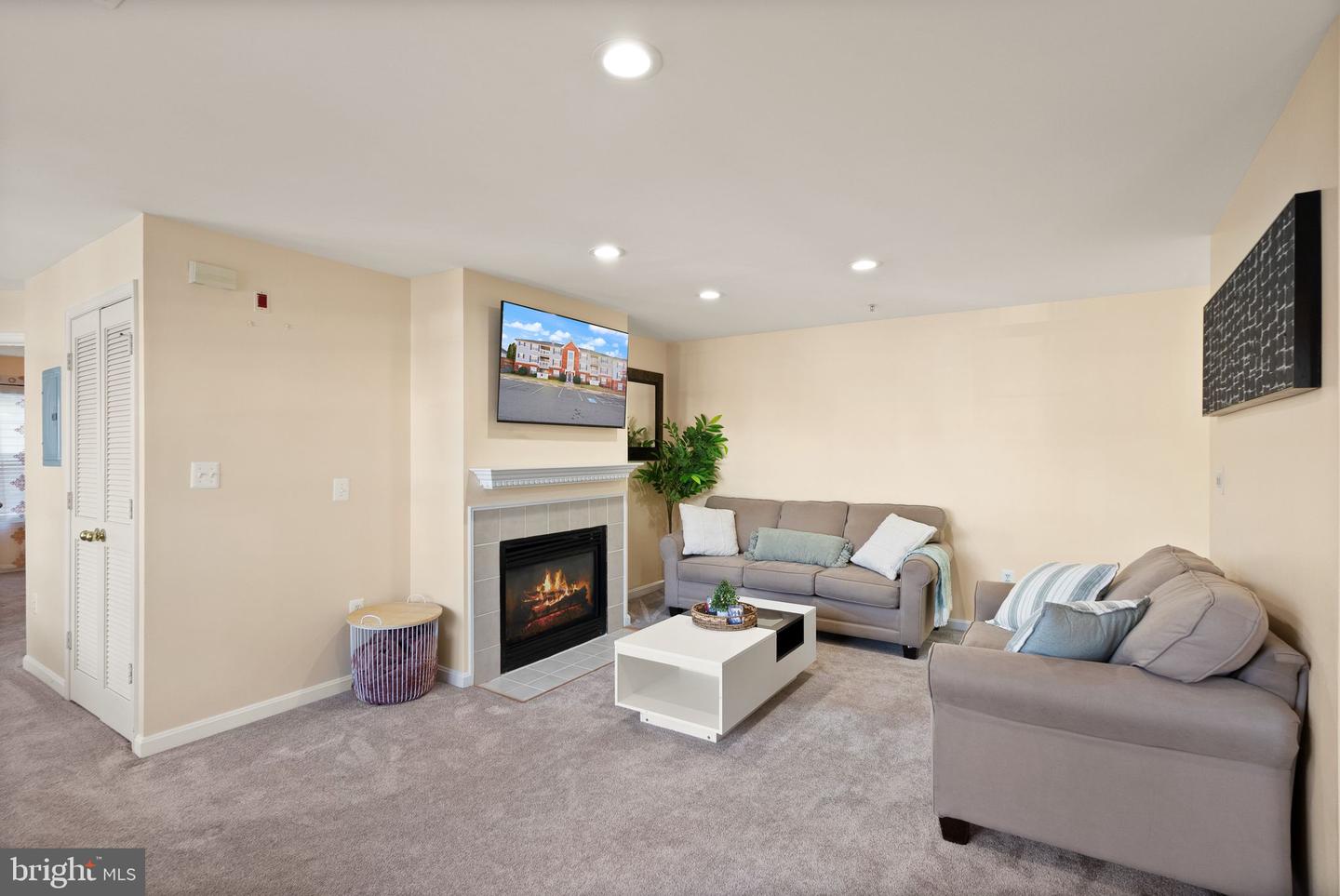 521 CONSTELLATION SQ SE #E, LEESBURG, Virginia 20175, 2 Bedrooms Bedrooms, ,2 BathroomsBathrooms,Residential,For sale,521 CONSTELLATION SQ SE #E,VALO2113936 MLS # VALO2113936