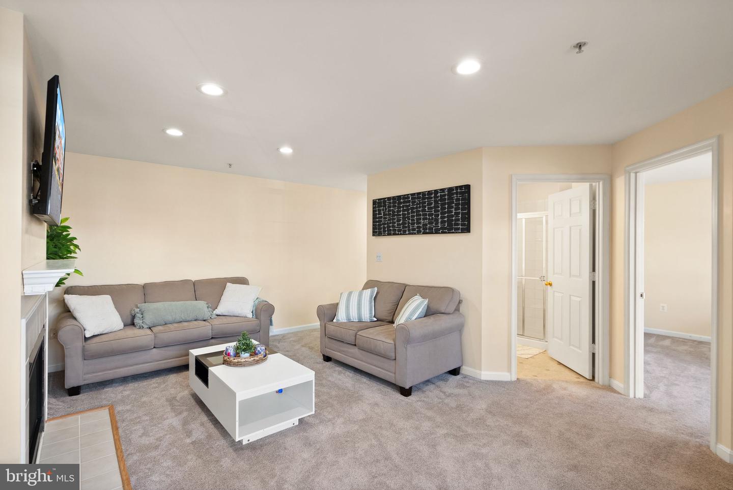 521 CONSTELLATION SQ SE #E, LEESBURG, Virginia 20175, 2 Bedrooms Bedrooms, ,2 BathroomsBathrooms,Residential,For sale,521 CONSTELLATION SQ SE #E,VALO2113936 MLS # VALO2113936